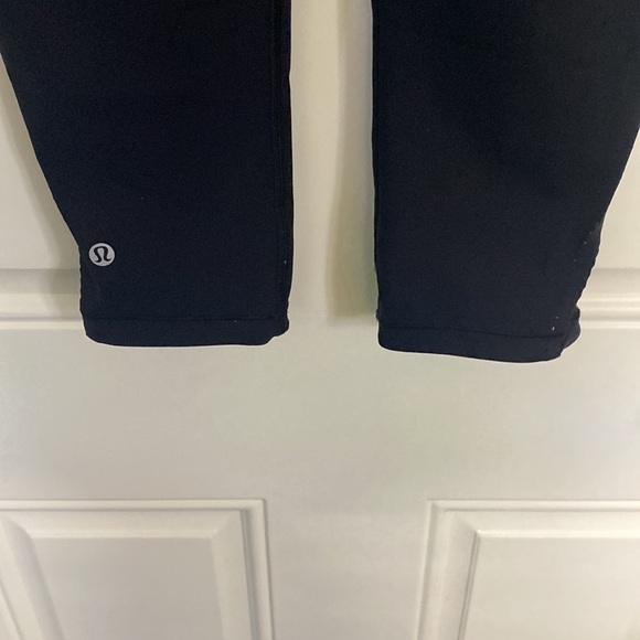 Lululemon Workout Capri’s Size 26 inch waist - Picture 3 of 4